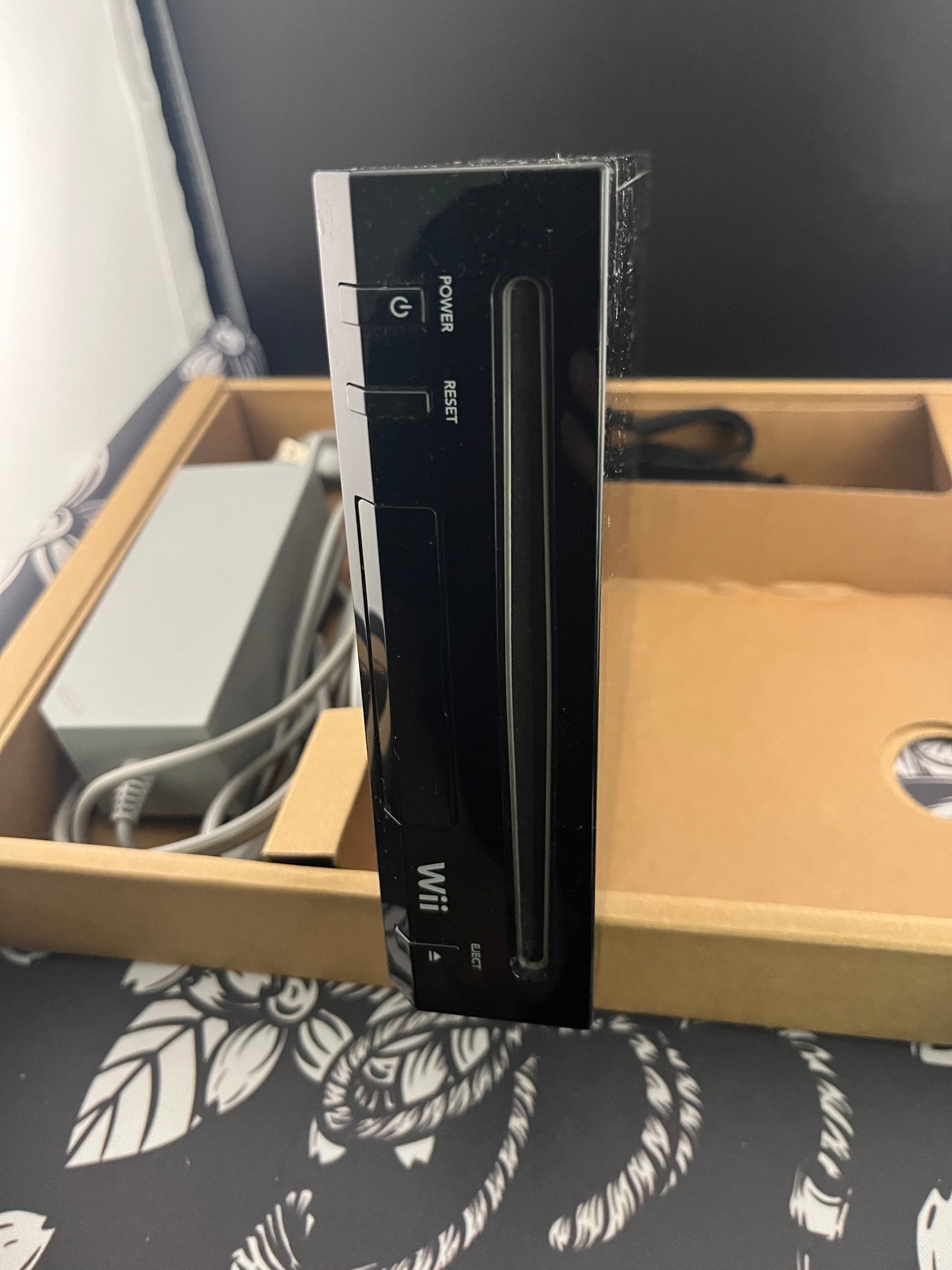 Nintendo Wii Black Console System New Super Mario Bros bundle CIB