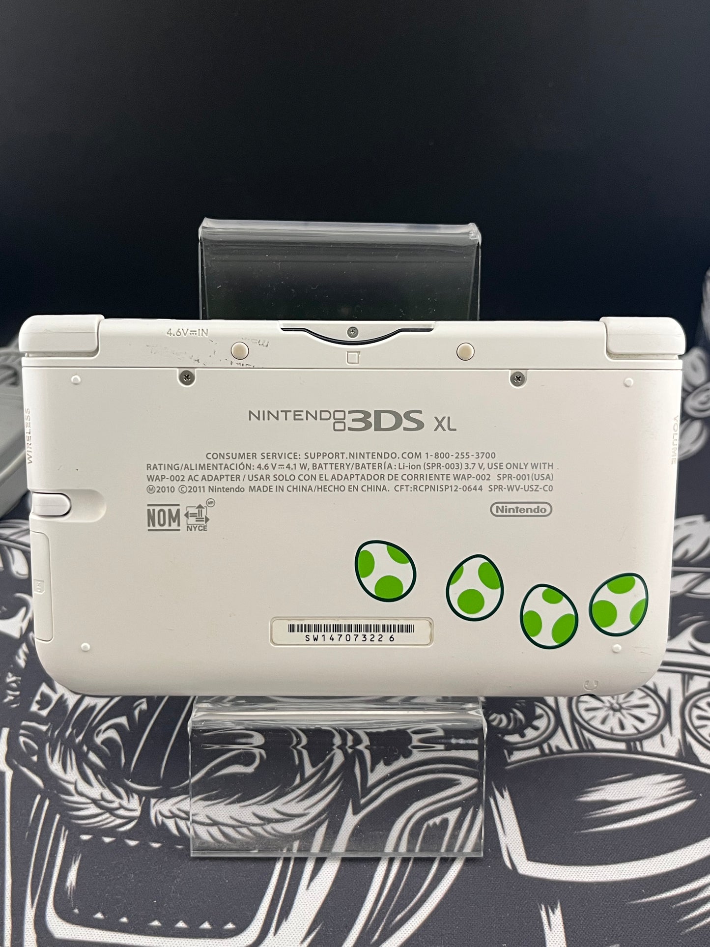 Nintendo 3DS XL Yoshi Special Edition Green White Handheld Console w/ Charger (small hinge crack)