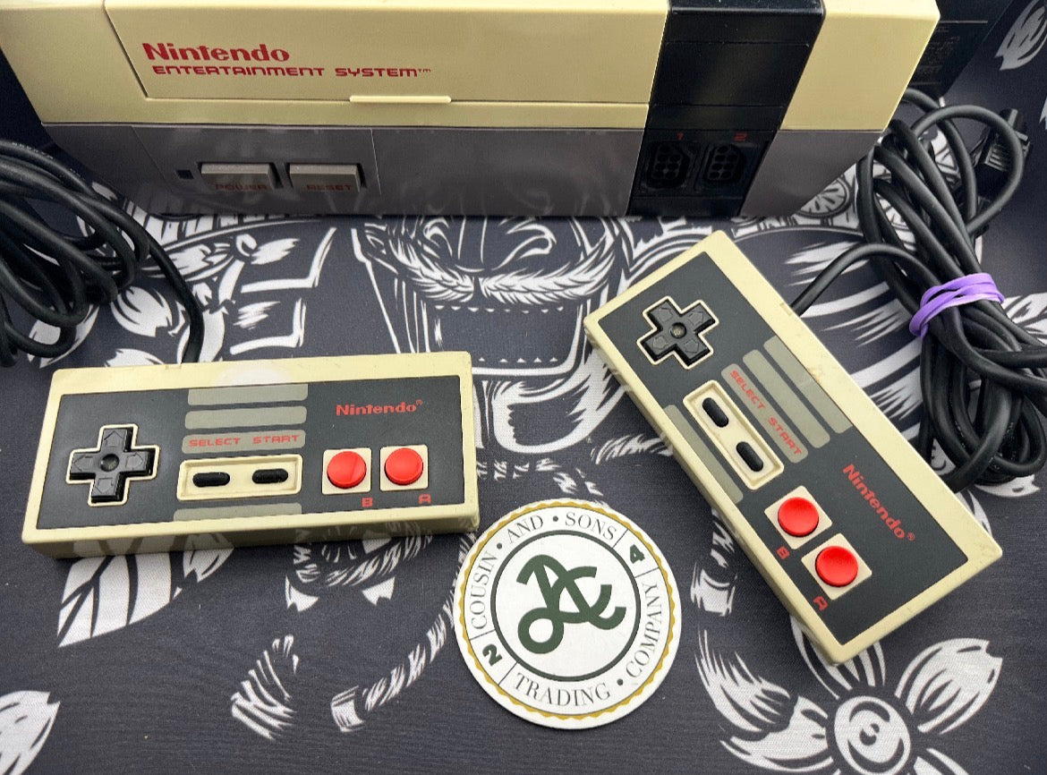 Nintendo Entertainment System NES NES-001 Console - cables + 2 controllers