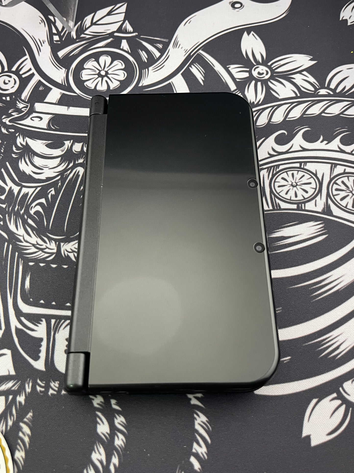 “New” Nintendo 3DS XL black plus mario party 3ds