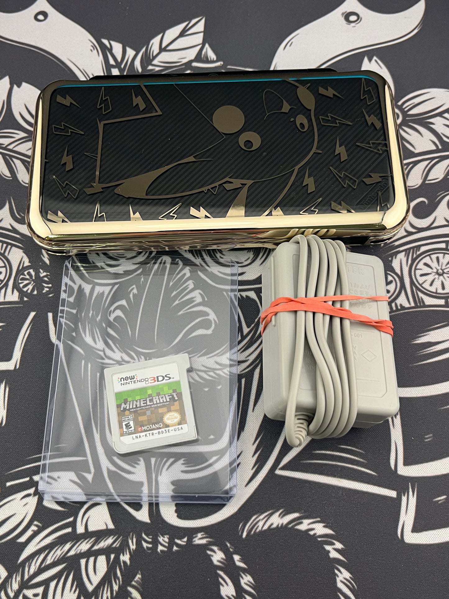 Pikachu Shell Turquoise Nintendo 2DS Xl + 1 Game