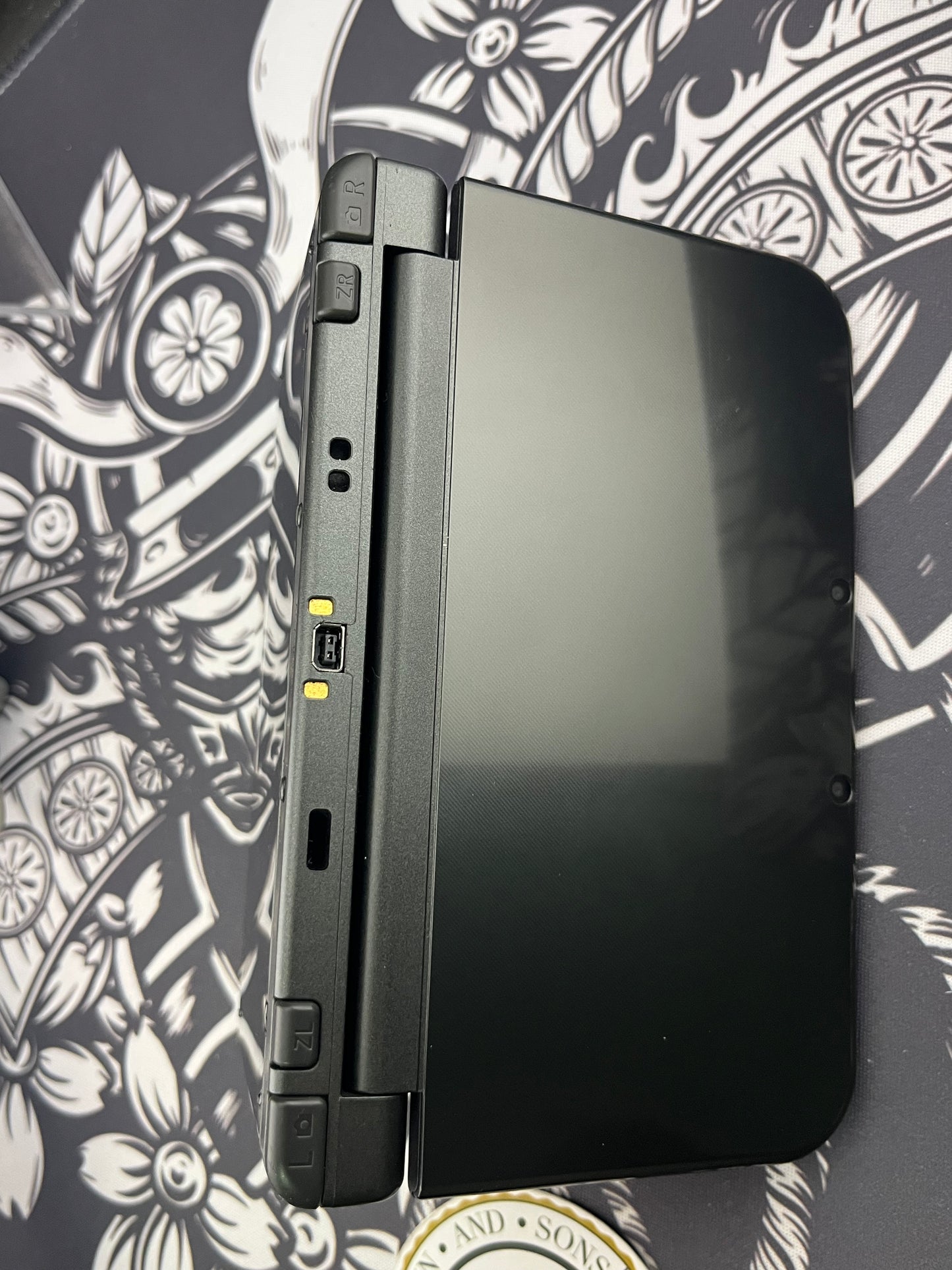 “New” Nintendo 3DS XL black plus mario party 3ds