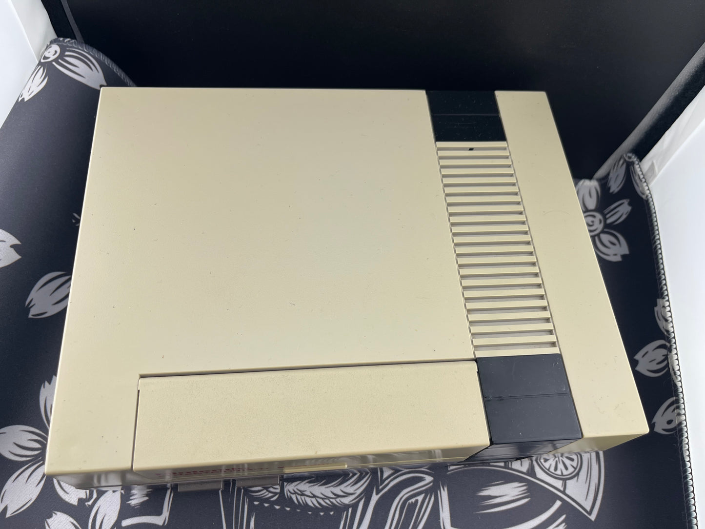 Nintendo Entertainment System NES NES-001 Console - cables + 2 controllers