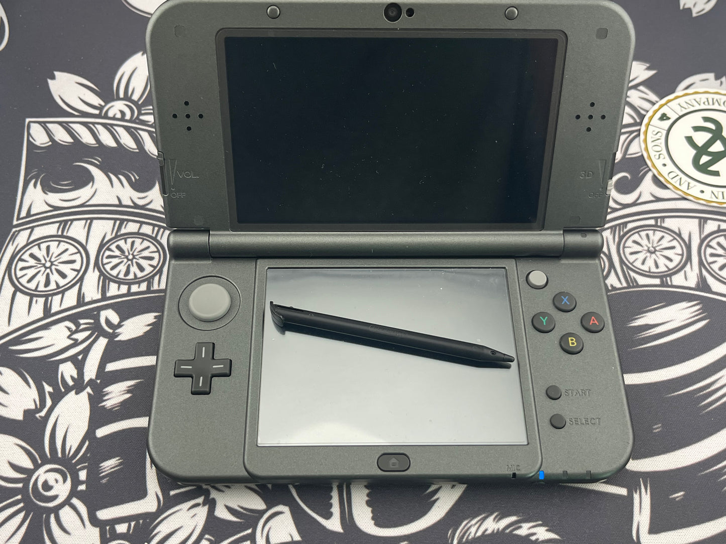 ‘New’ Nintendo 3DS XL Majora's Mask Limited Edition Nintendo 3DS + Sealed Major’s mask Game + Original Charger