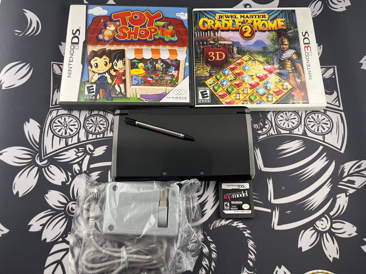 Cosmo Black 3DS loose with 3 games