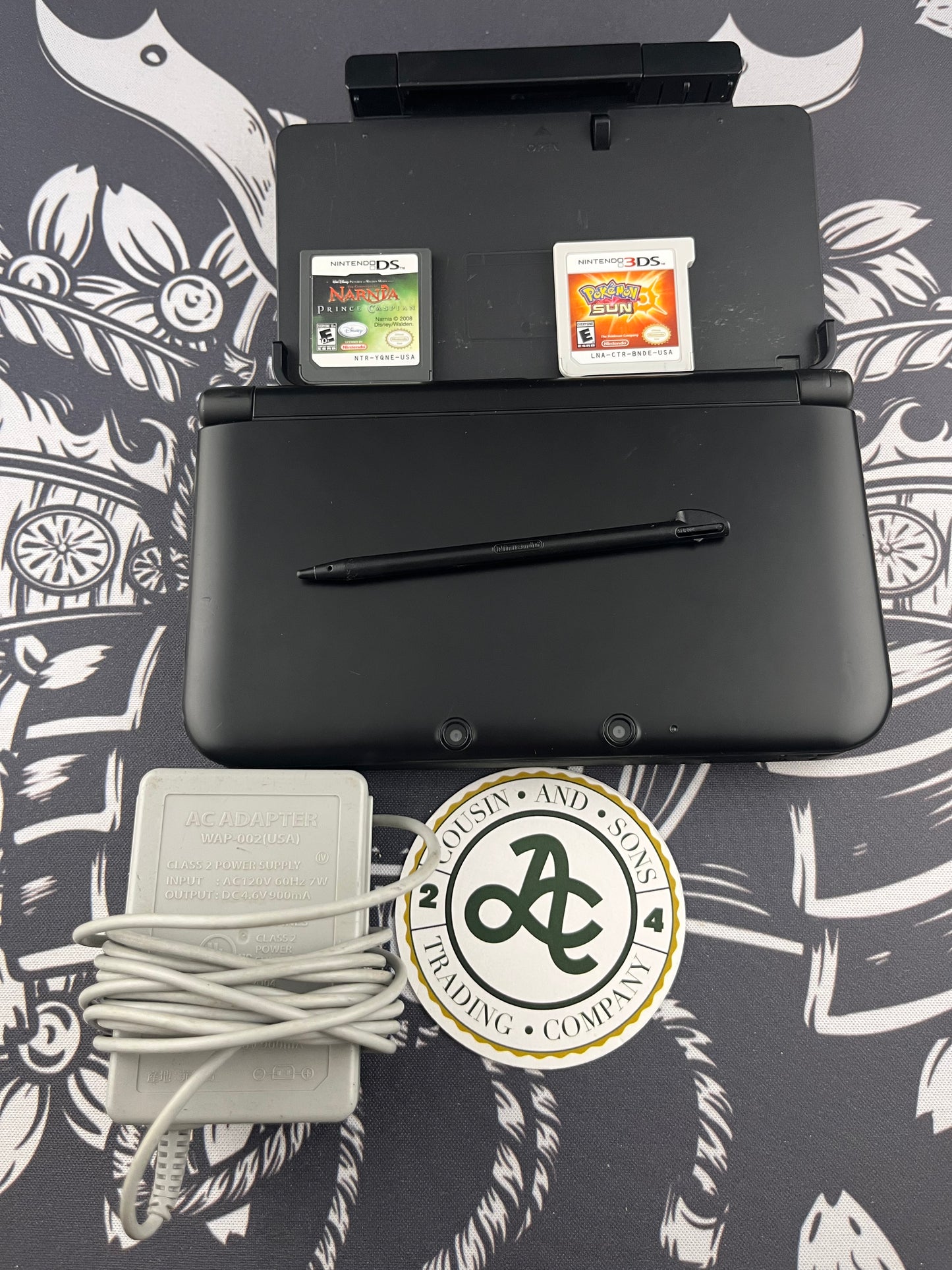Black 3DS XL With 2 games