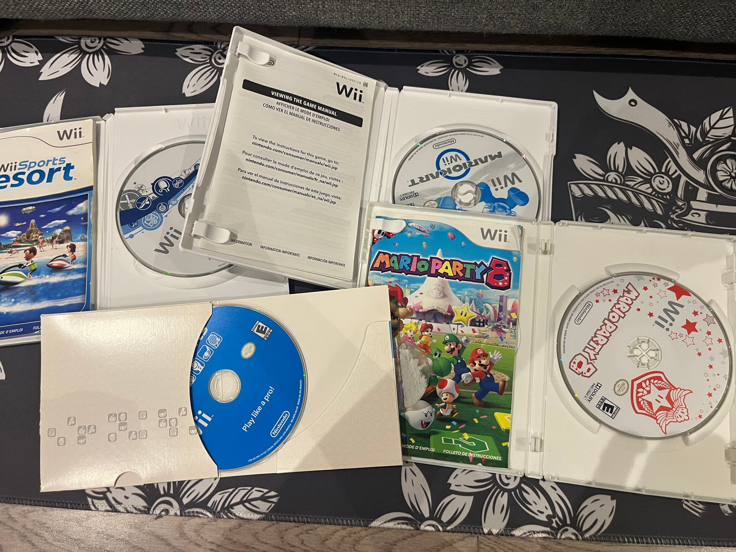 White Wii with 4 games