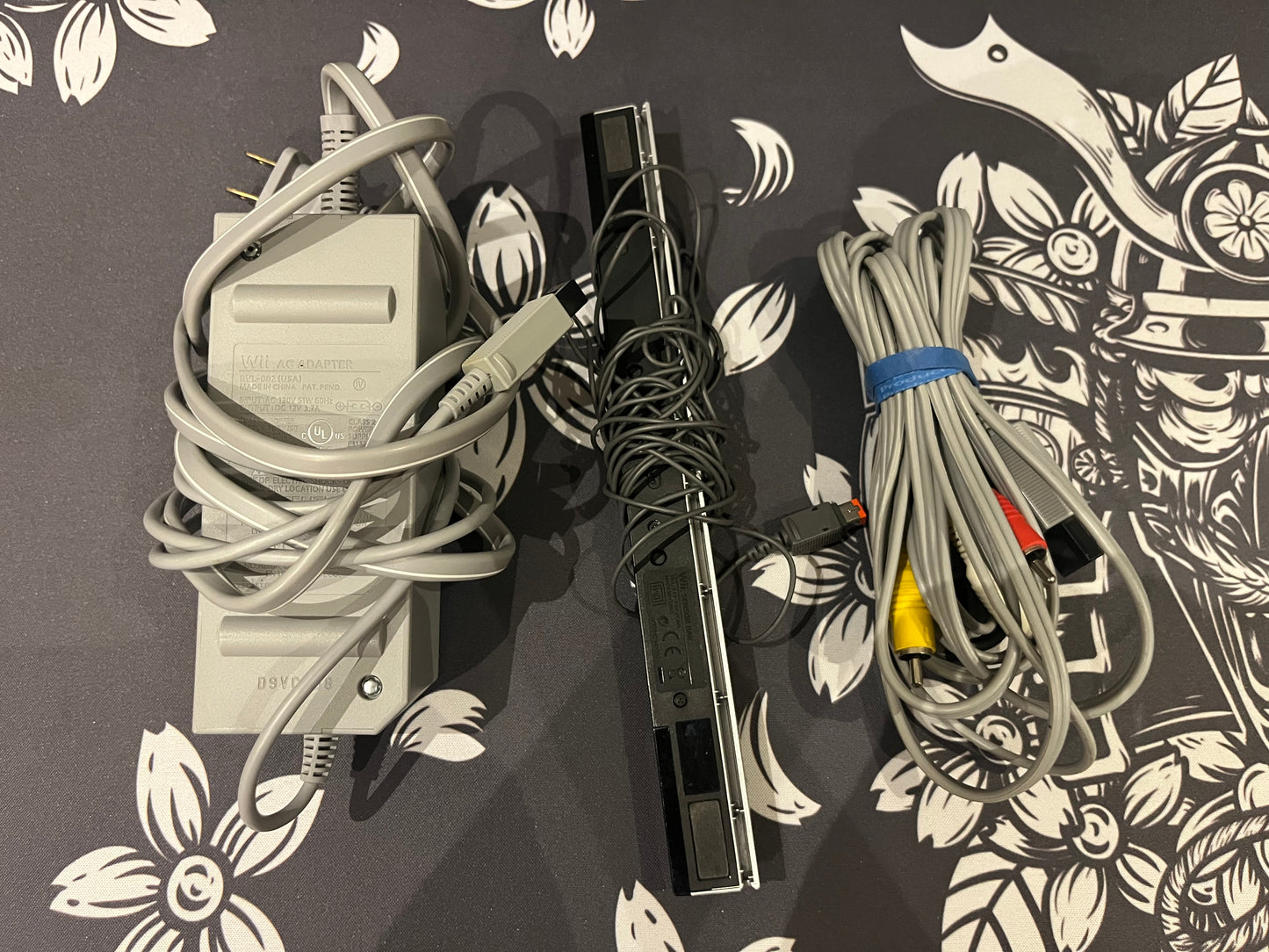 White Wii with 4 games