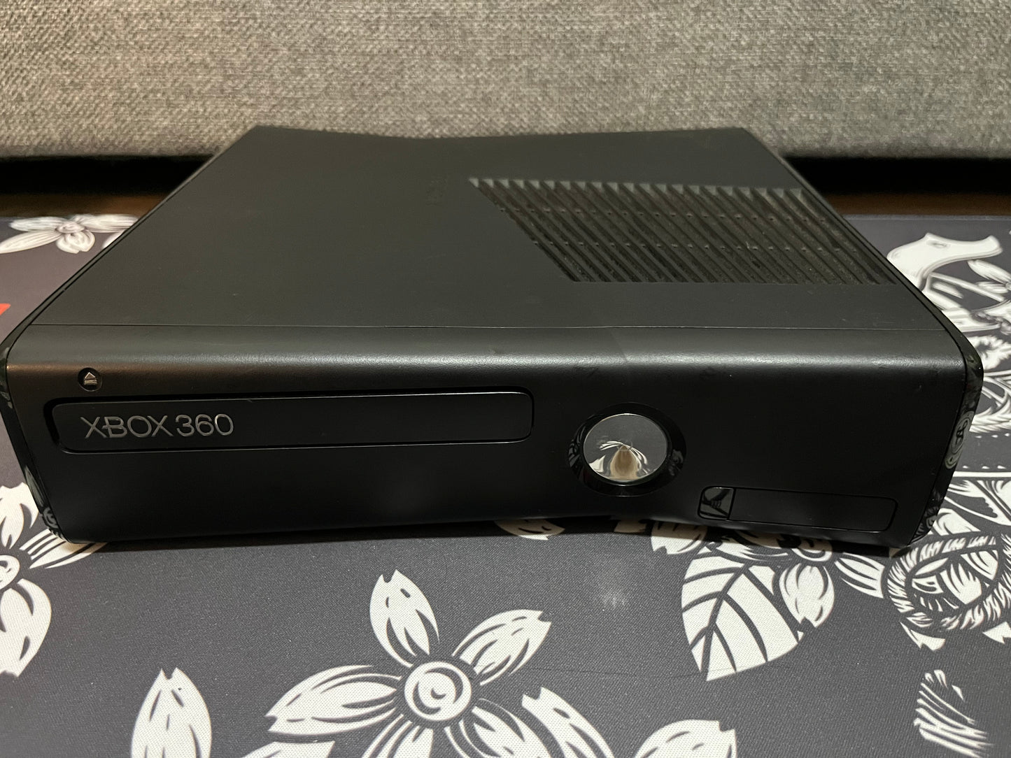 Xbox 360 Slim with 20 Games